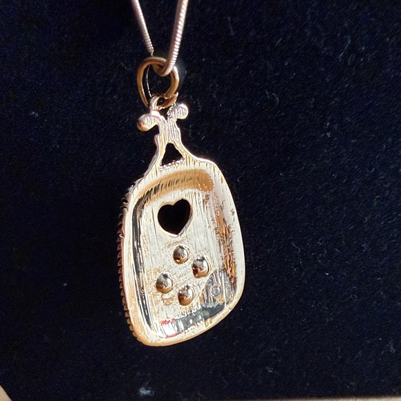Elegant Gold Tone Pendant Necklace - Picture 3 of 5